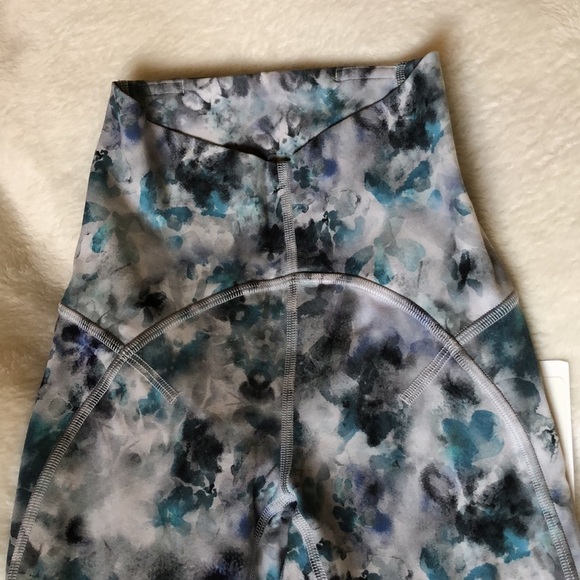 Lululemon Unlimited HR Tight 25”, size 0 NWT - Picture 2 of 9